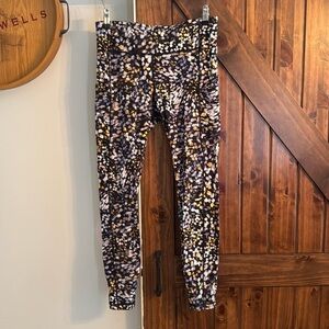 Lululemon size 8 speed up 28 inch inseam in the color metropolis glow multi